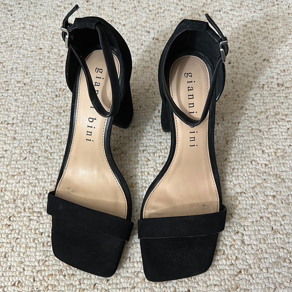 Gianni Bini black heels